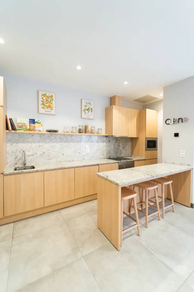 Cocina de estudio privado en la residencia Kadora Zaragoza