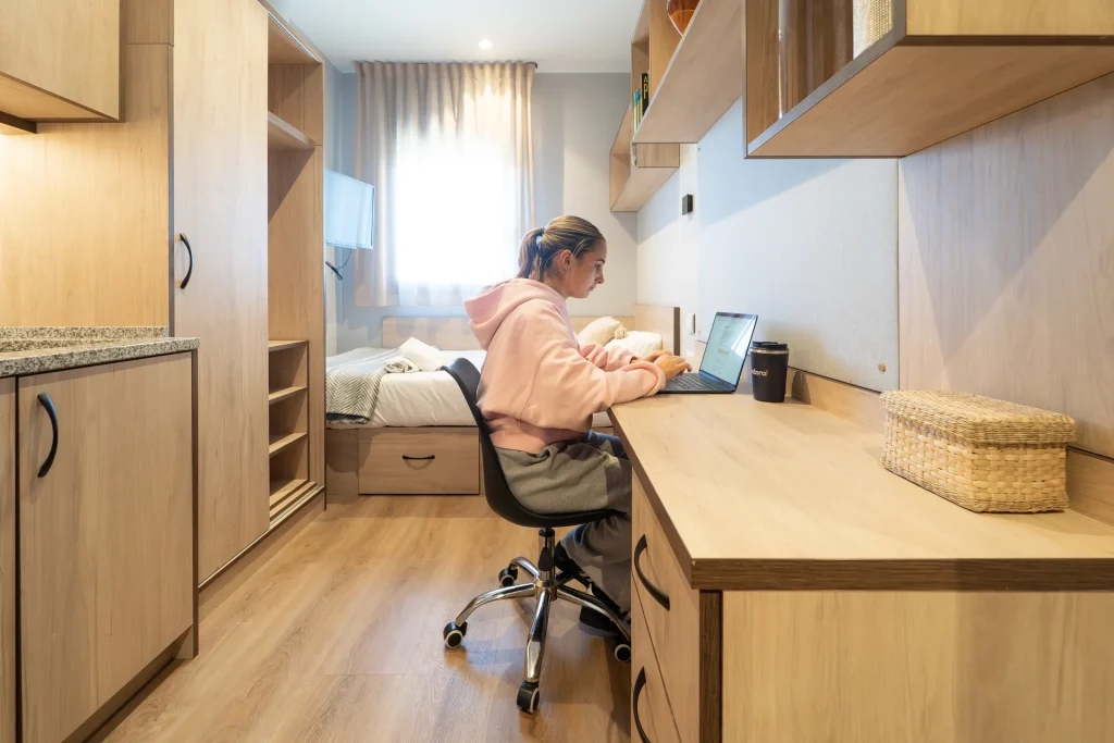 Zona de estudio de un alojamiento Kadora Zaragoza