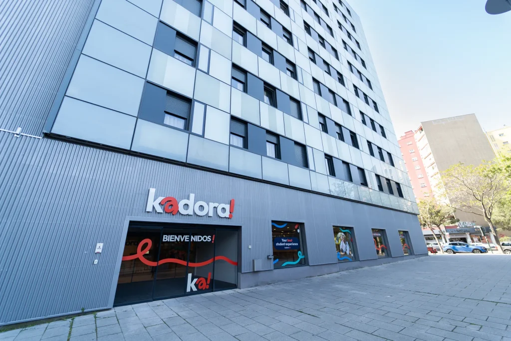 Fachada de la residencia universitaria Kadora en Zaragoza