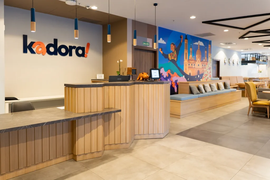 Recepción de la residencia universitaria Kadora en Zaragoza